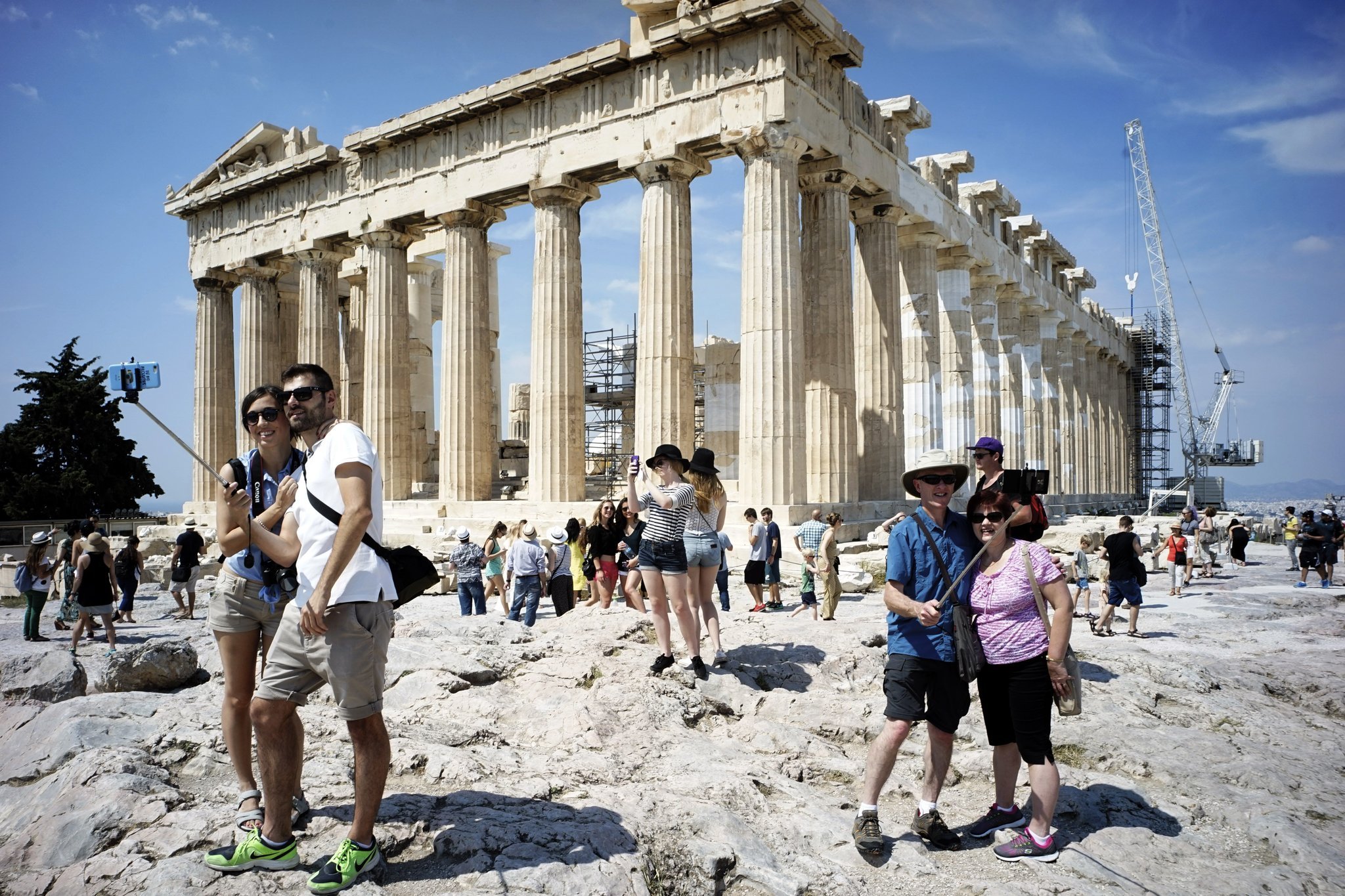 la-trb-greece-crisis-tourism-20150709-003
